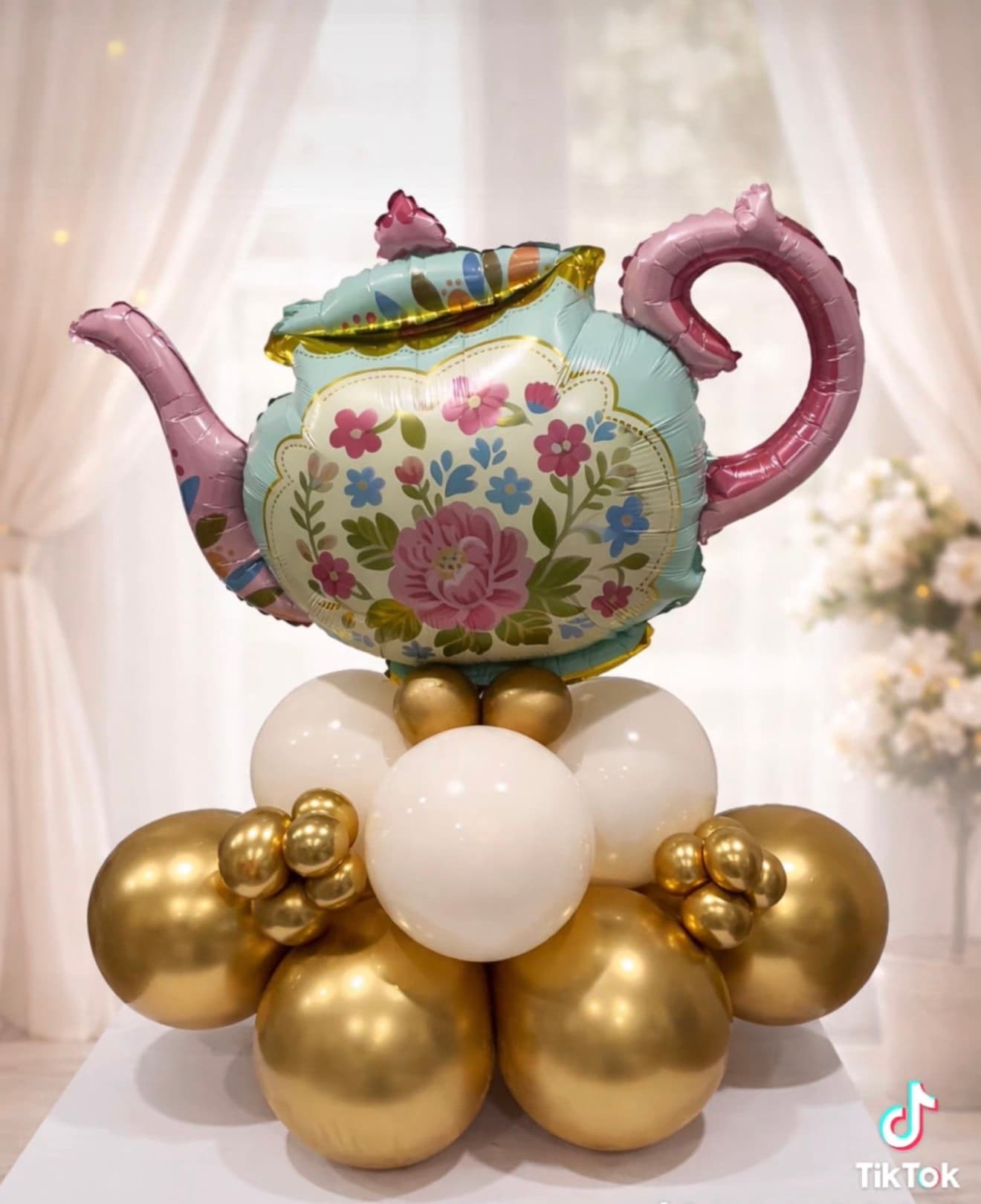 Hand-crafted balloon sunflower sculpture by Simply Elevated Balloons