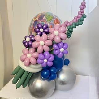 Hand-twisted balloon bouquet with balloon flowers by Simply Elevated Balloons